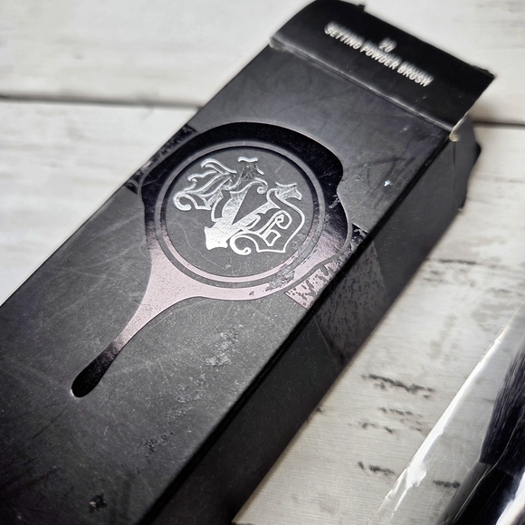 Kat Von D Black and White Setting Powder Brush #20 - Picture 3 of 6